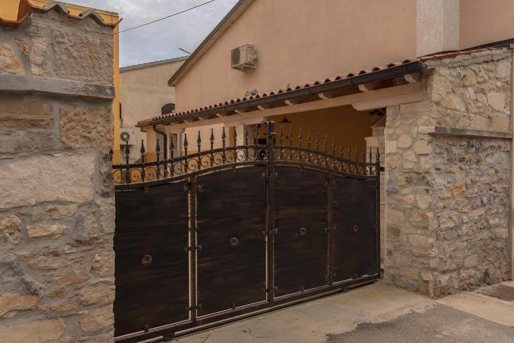 Mimoza Old Town Pula Apartments المظهر الخارجي الصورة